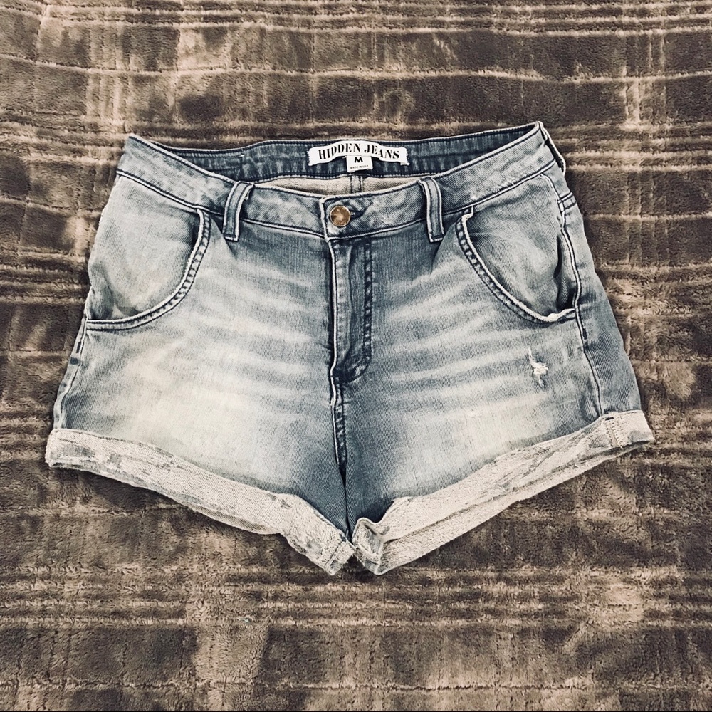 Mid rise short shorts